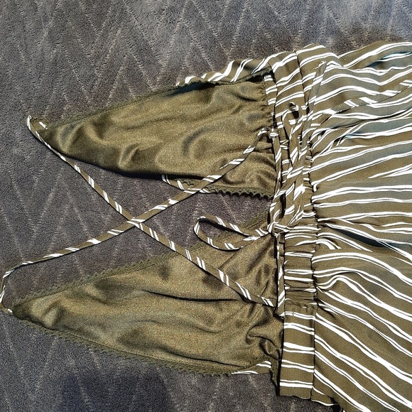 Hommage Flowy Jumpsuit Romper Medium - Picture 2 of 3